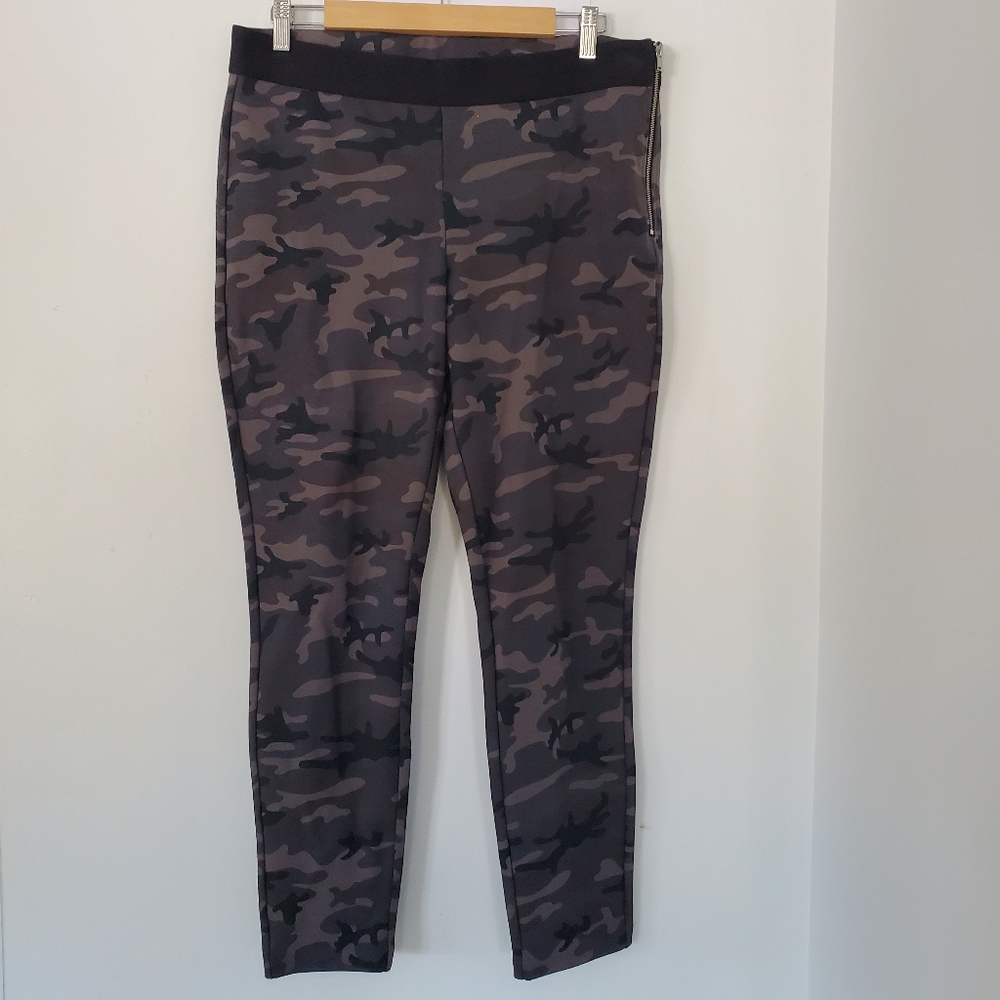 GAP Black Camo Stretch Ponte Legging Pants L Side Zip Wide Waistband EUC Comfy